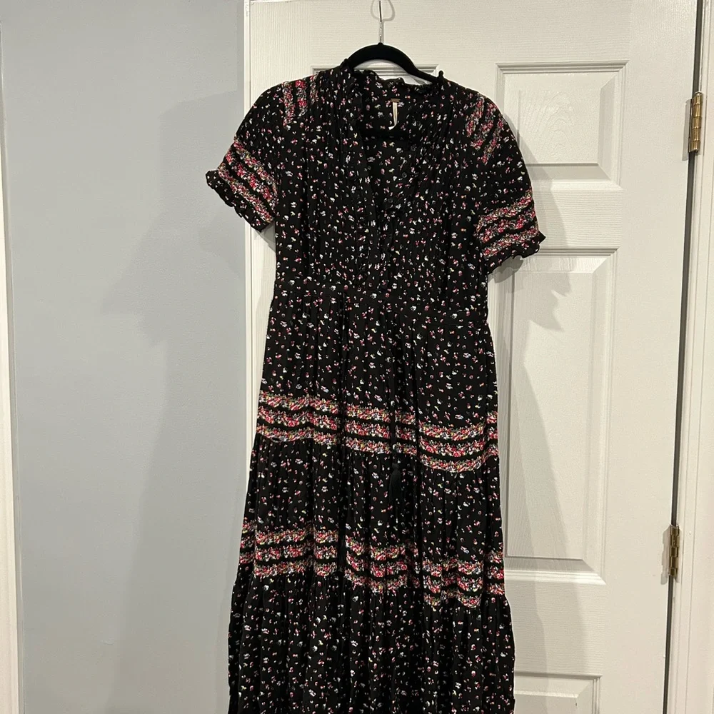 Short sleeve black maxi with floral design - Picture 2 of 2